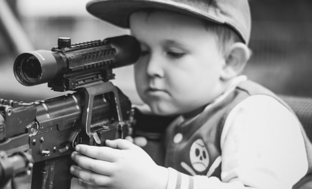 Contro la scuola militarizzata: procedimento disciplinare per il prof. “obiettore”